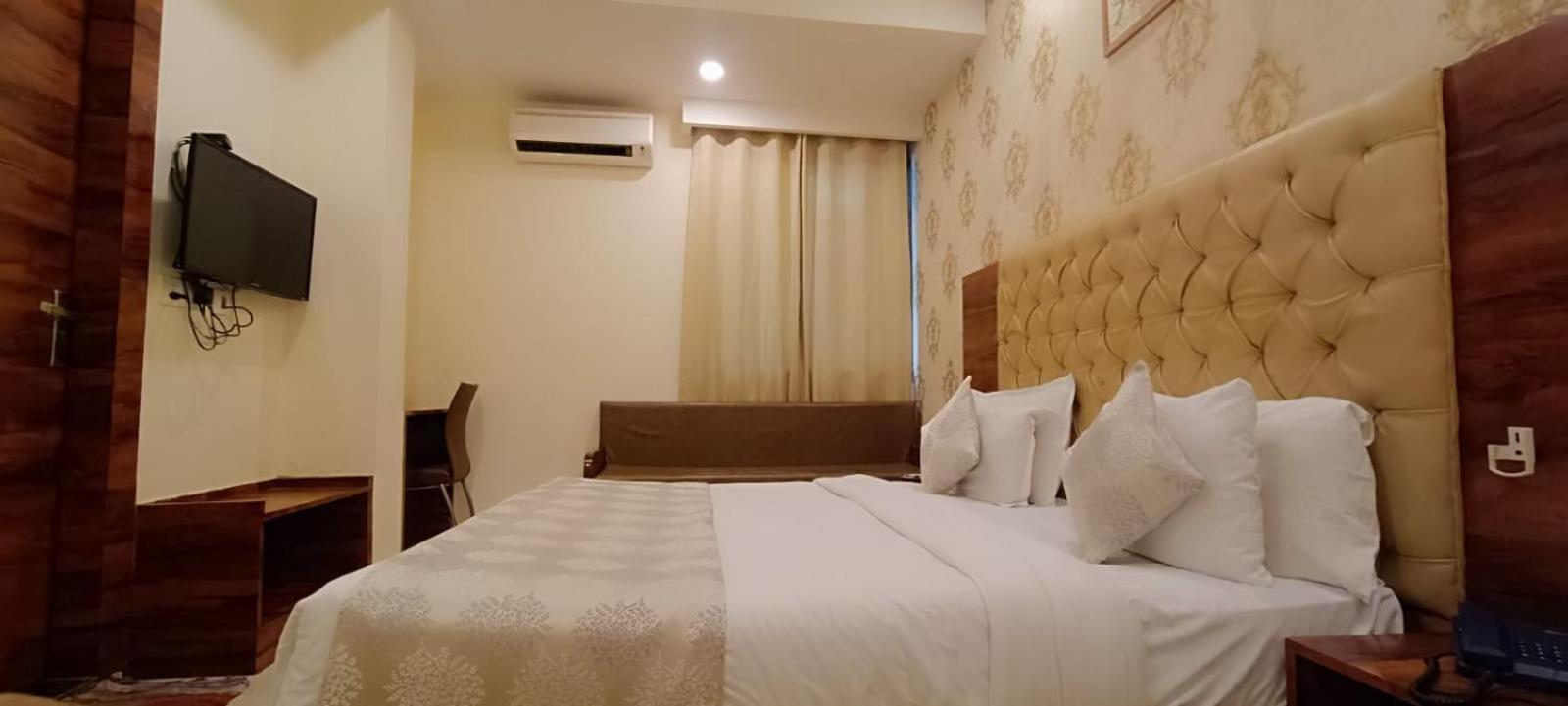 A One Hotels By Ventus Hotels & Resorts- Delhi Airport 新德里 外观 照片